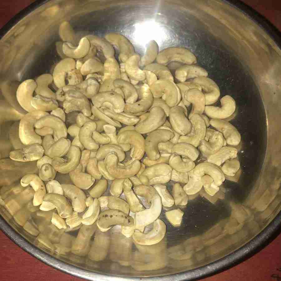 Raw cashewnuts / korosho